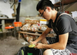 娱乐吃瓜酱男朋友打工,揭秘娱乐圈背后的辛酸与甜蜜