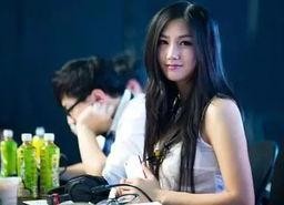 娱乐吃瓜人物解说视频